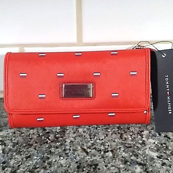 Tommy Hilfiger Red/Logo Colors Trifold Wallet. NWT - Picture 1 of 11